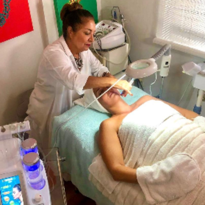 Mahin performing skincare treatment